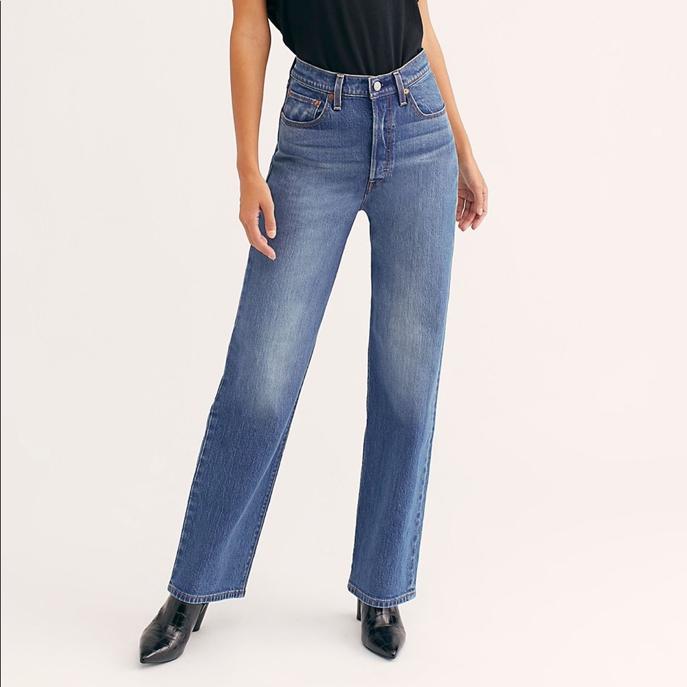 Levi’s Ribcage Straight-Leg Jeans Size 25